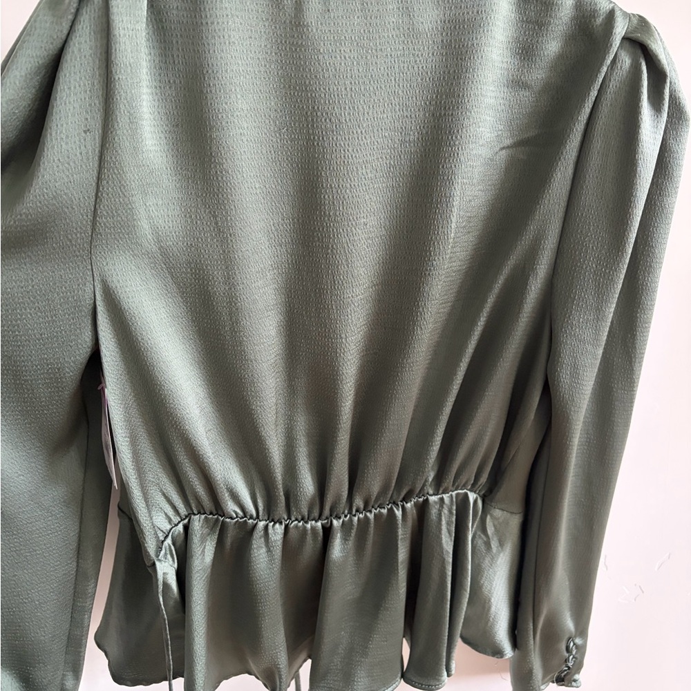 ASTR Soft Green Textured Top - Picture 5 of 5